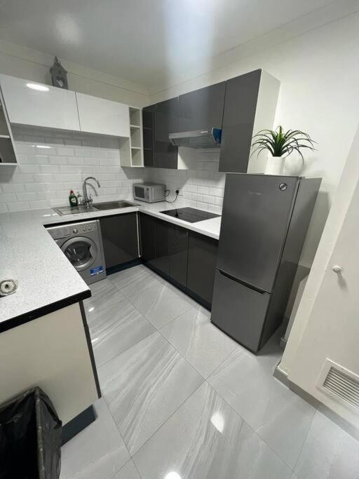 Modern, Family-Friendly Apartment By Hyde Park & Museums 伦敦 外观 照片