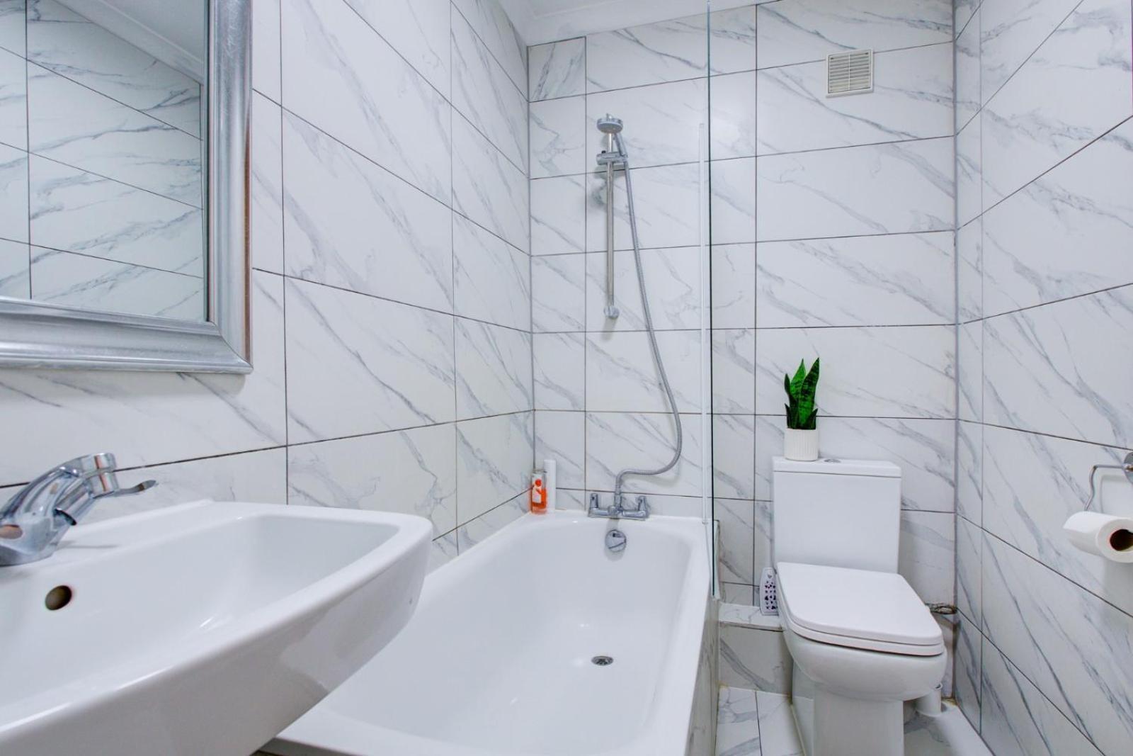 Modern, Family-Friendly Apartment By Hyde Park & Museums 伦敦 外观 照片